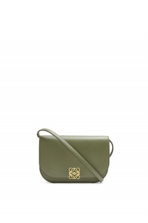 Bolsa De Hombro Loewe Goya Accordion clutch in silk calfskin Mujer Verde | 982GSVJXL