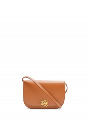 Bolsa De Hombro Loewe Goya Accordion clutch in silk calfskin Mujer Tan | 210VNOAXM