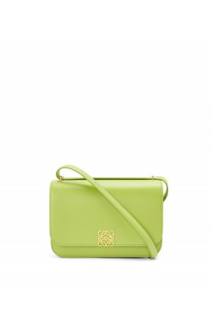 Bolsa De Hombro Loewe Goya bag in silk calfskin Mujer Verde | 527JVNUDE