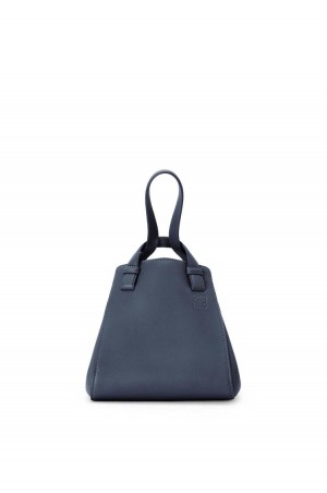 Bolsa De Hombro Loewe Hammock Nugget bag in nappa calfskin Mujer Azul Marino Oscuro | 194ZOWUDS