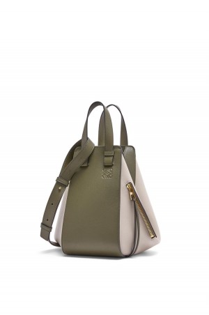 Bolsa De Hombro Loewe Small Hammock bag in classic calfskin Mujer Verde Verde Menta | 427XIBZCY