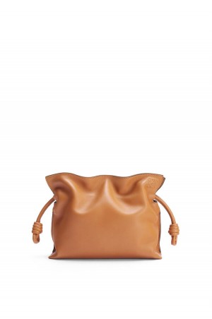 Bolsas Hombro Loewe Mini Flamenco clutch in nappa calfskin Mujer Warm Desert | 360HRIKTP