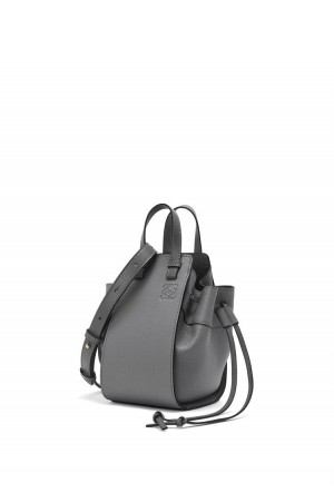 Bolsas Hombro Loewe Mini Hammock drawstring in soft grained calfskin Mujer Gris | 053PQWZUF