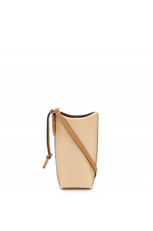 Bolso Pequeño Loewe Gate Pocket in soft calfskin Mujer Dune / Vanilla | 943AQISEB