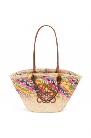 Bolso Tote Loewe Anagram Basket bag in rainbow iraca palm and calfskin Mujer Multicolor | 910WBPSDU