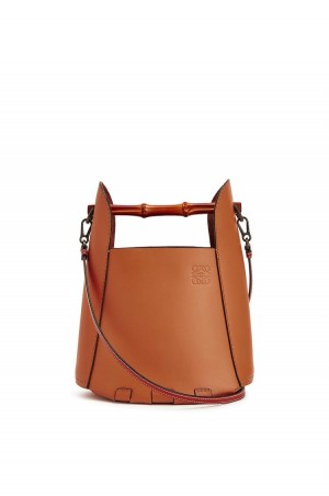 Bolso Tote Loewe Bamboo bucket bag in calfskin Mujer Tan | 756PCDWUO