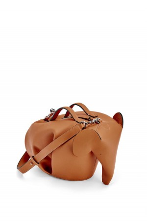 Bolso Tote Loewe Large Elephant bag in classic calfskin Hombre Tan | 987CDASIY