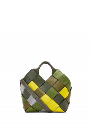 Bolso Tote Loewe Small Surplus Cuero Woven basket bag in classic calfskin Mujer Verde Verde | 021LOQUTG