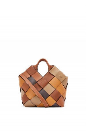 Bolso Tote Loewe Small Surplus Cuero Woven basket bag in calfskin Mujer Marrones Marrones | 409POKGRM