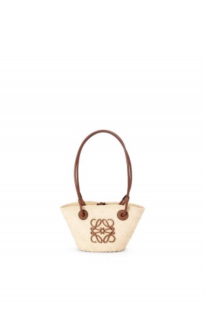 Bolsos Mini Loewe Mini Anagram Basket bag in iraca palm and calfskin Mujer Natural / Tan | 846CDOQNX