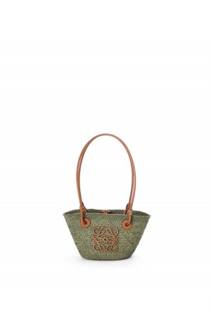 Bolsos Mini Loewe Mini Anagram Basket bag in iraca palm and calfskin Mujer Kaki Verde | 986AHRYCZ