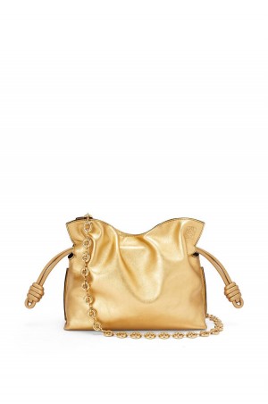 Bolsos Mini Loewe Mini Flamenco clutch in laminated nappa calfskin with chain Mujer Doradas | 380SXYOPF