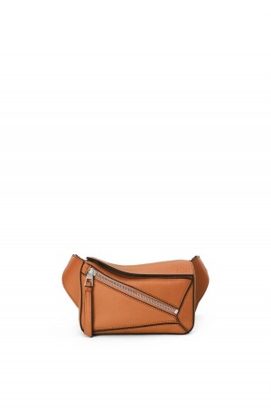 Bolsos Mini Loewe Mini Puzzle bumbag in classic calfskin Mujer Tan | 628RHJTNZ