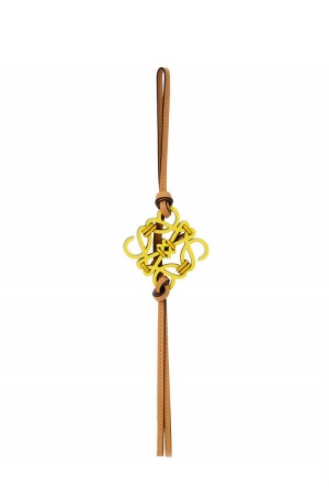 Charms Loewe Knotted Anagram charm in calfskin Mujer Amarillo | 983ORJPDB