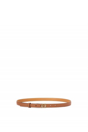 Cinturones Loewe Anagram belt in pebble grain calfskin Mujer Doradas | 934GTRVPJ