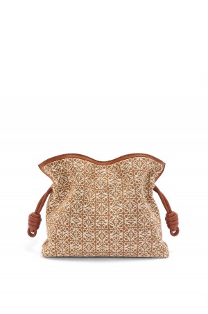 Clutch Loewe Flamenco clutch in Anagram jacquard and calfskin Mujer Tan / Pecan | 875QYZPWM