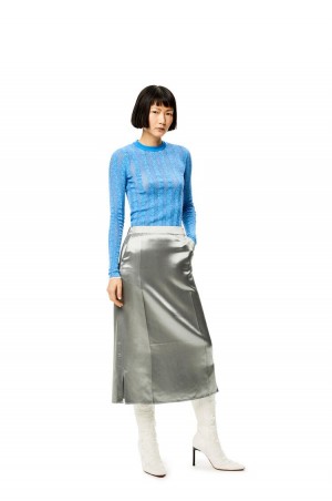 Falda Loewe Slip midi skirt in satin Mujer Plateadas | 921MYNKOG