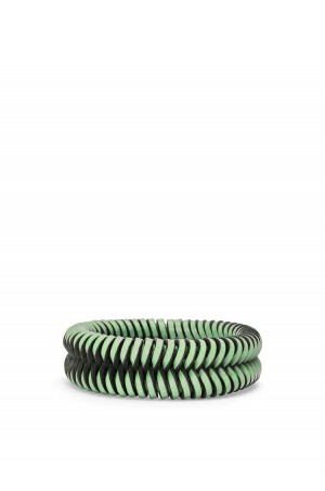 Joyería Loewe Interlock bangle in classic calfskin Mujer Jade | 349JCLPHS