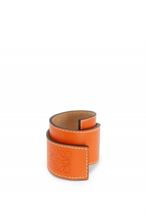 Joyería Loewe Small slap bracelet in calfskin Mujer Naranjas | 758SATNYW