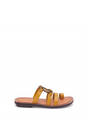 Sandalias Loewe Anagram mule in calfskin Mujer Amarillo | 476NIFXRM