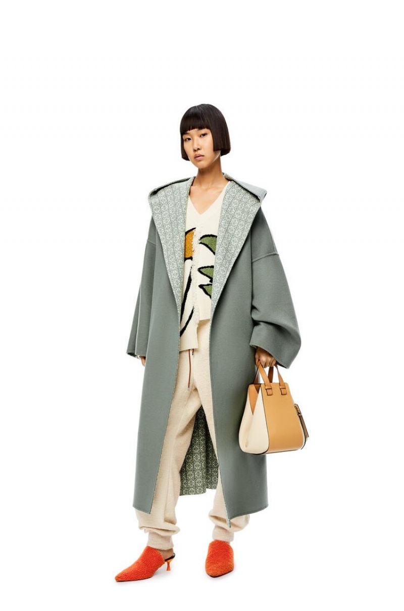 Abrigos Loewe Anagram jacquard hooded coat in wool Mujer Kaki Verde Blancas | 650VRKPHX