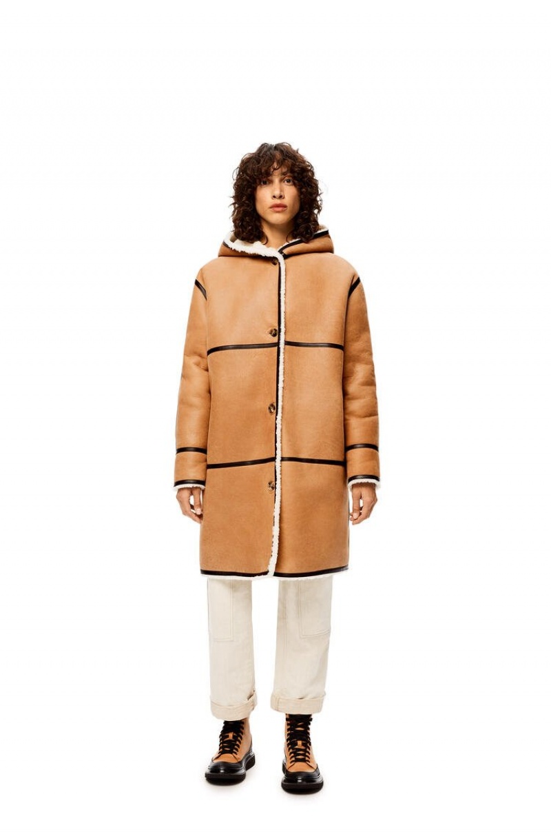 Abrigos Loewe Encapuchado coat in shearling Mujer Beige Marrones Oscuro | 928KVGJMY