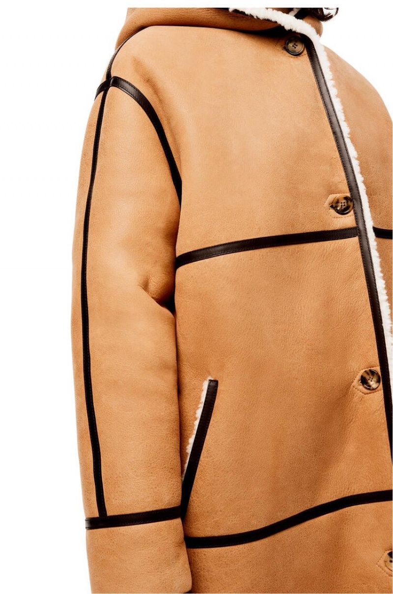 Abrigos Loewe Encapuchado coat in shearling Mujer Beige Marrones Oscuro | 928KVGJMY