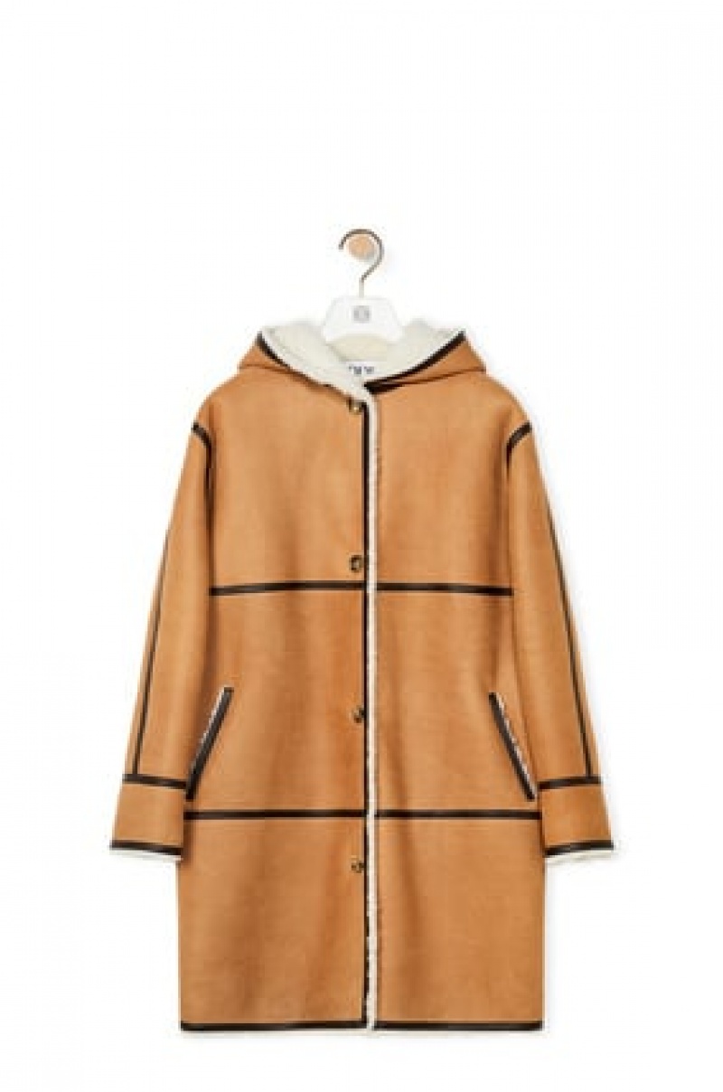 Abrigos Loewe Encapuchado coat in shearling Mujer Beige Marrones Oscuro | 928KVGJMY