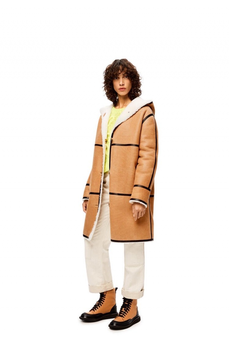 Abrigos Loewe Encapuchado coat in shearling Mujer Beige Marrones Oscuro | 928KVGJMY