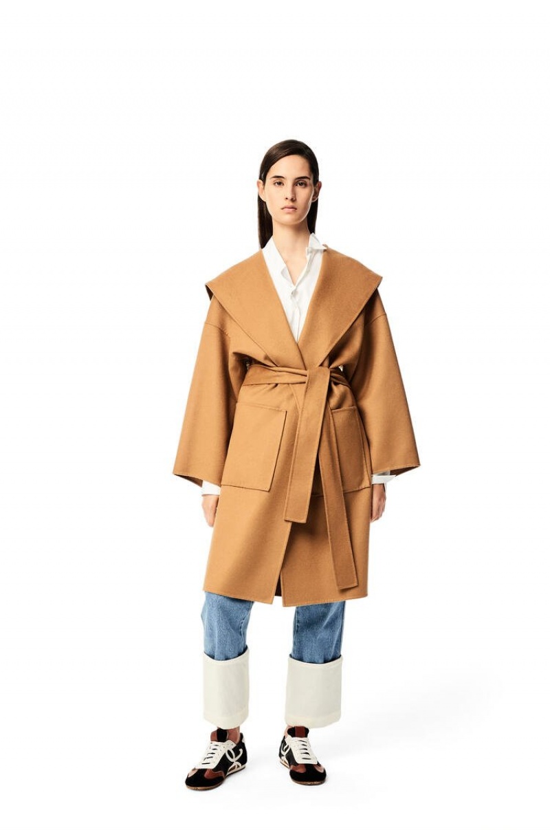 Abrigos Loewe Encapuchado coat in wool and cashemere Mujer Camel | 710CNIBFZ