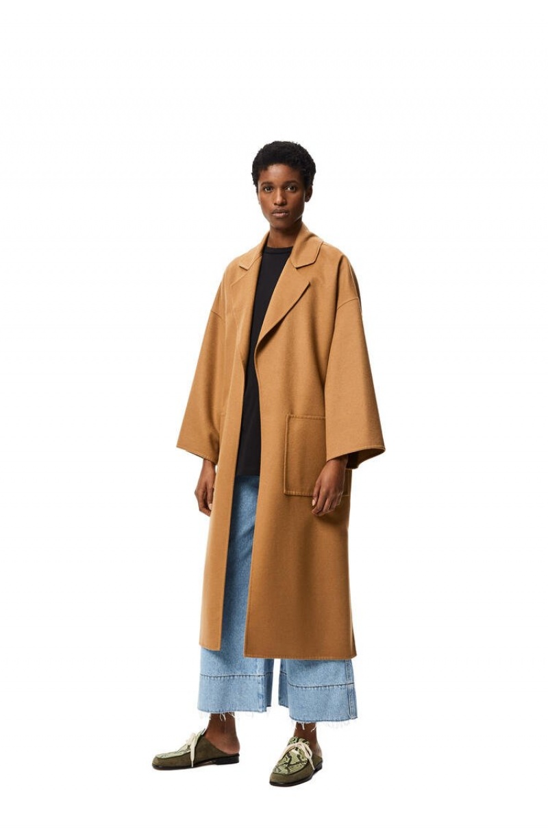 Abrigos Loewe Oversize belted coat in wool and cashmere Mujer Camel | 417EPXTNI