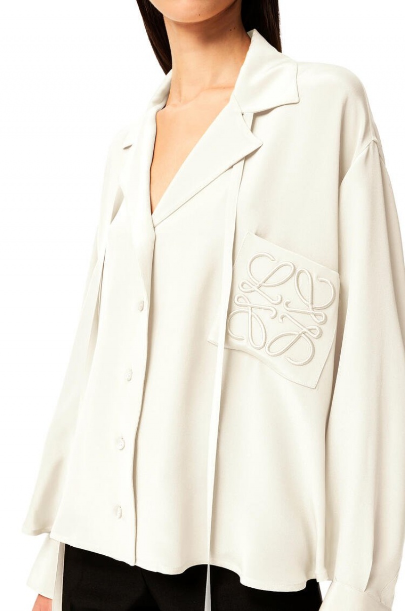 Blusa Loewe Anagram embroidered pyjama blouse in satin Mujer Blancas | 809XKDNCP