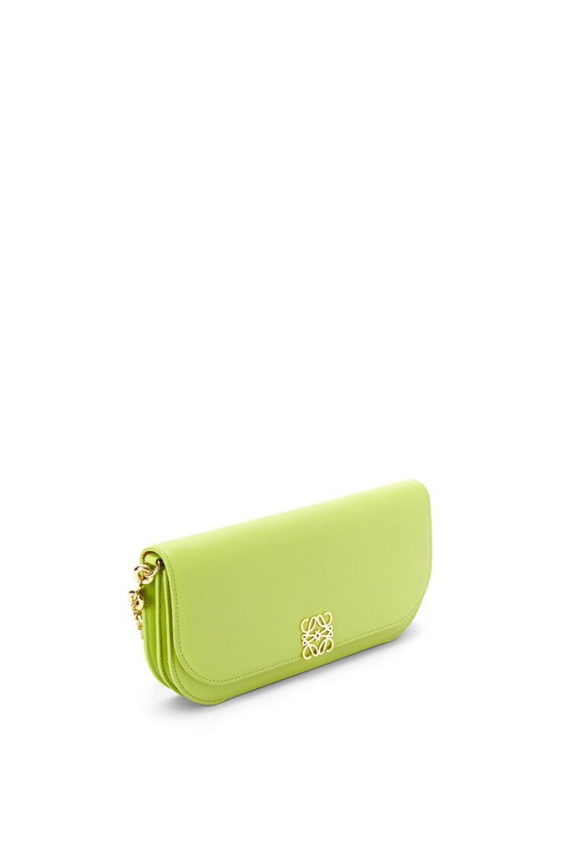 Bolsa De Hombro Loewe Goya Long Chain Clutch in silk calfskin Mujer Verde | 041CVMYTQ