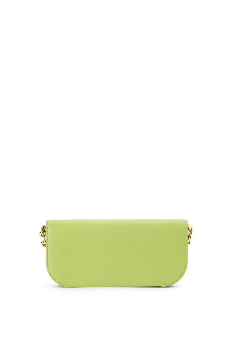 Bolsa De Hombro Loewe Goya Long Chain Clutch in silk calfskin Mujer Verde | 041CVMYTQ