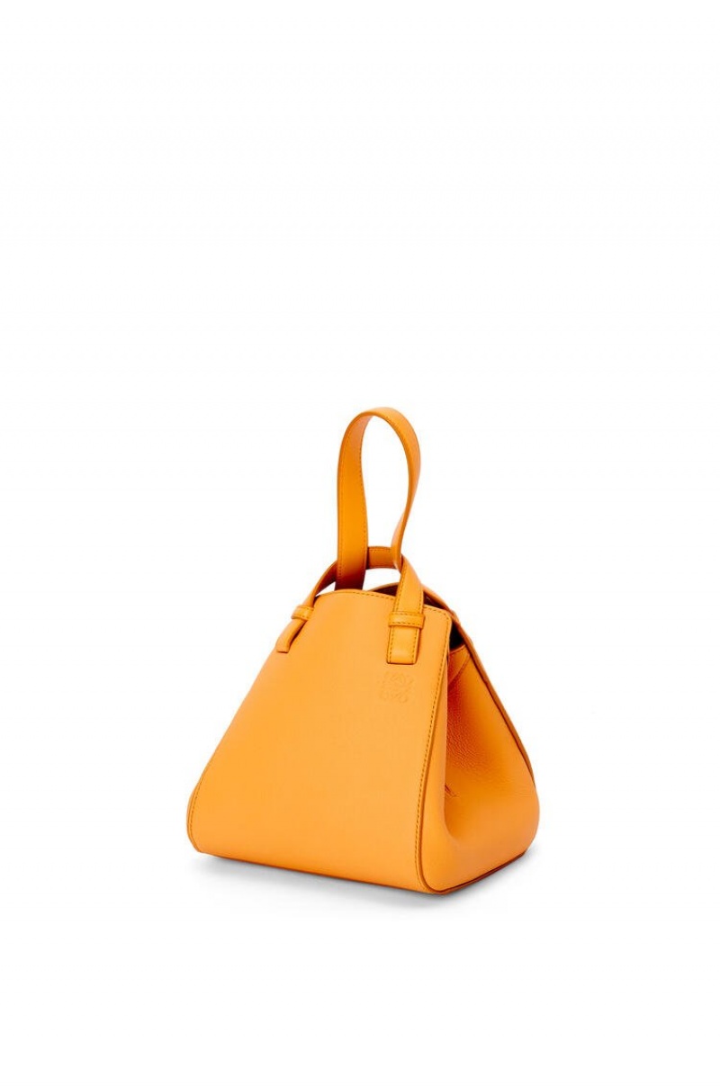 Bolsa De Hombro Loewe Hammock Nugget bag in soft grained calfskin Mujer Mandarin | 471VEKBHI