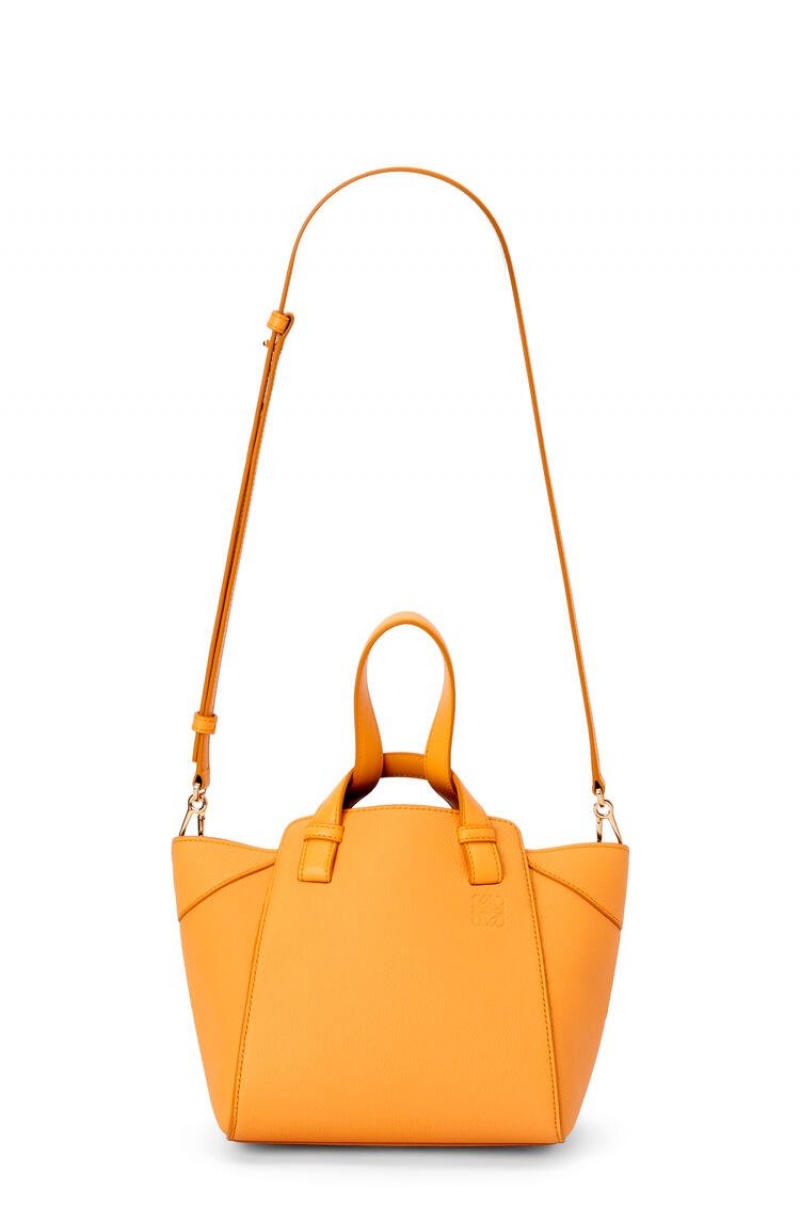 Bolsa De Hombro Loewe Hammock Nugget bag in soft grained calfskin Mujer Mandarin | 471VEKBHI