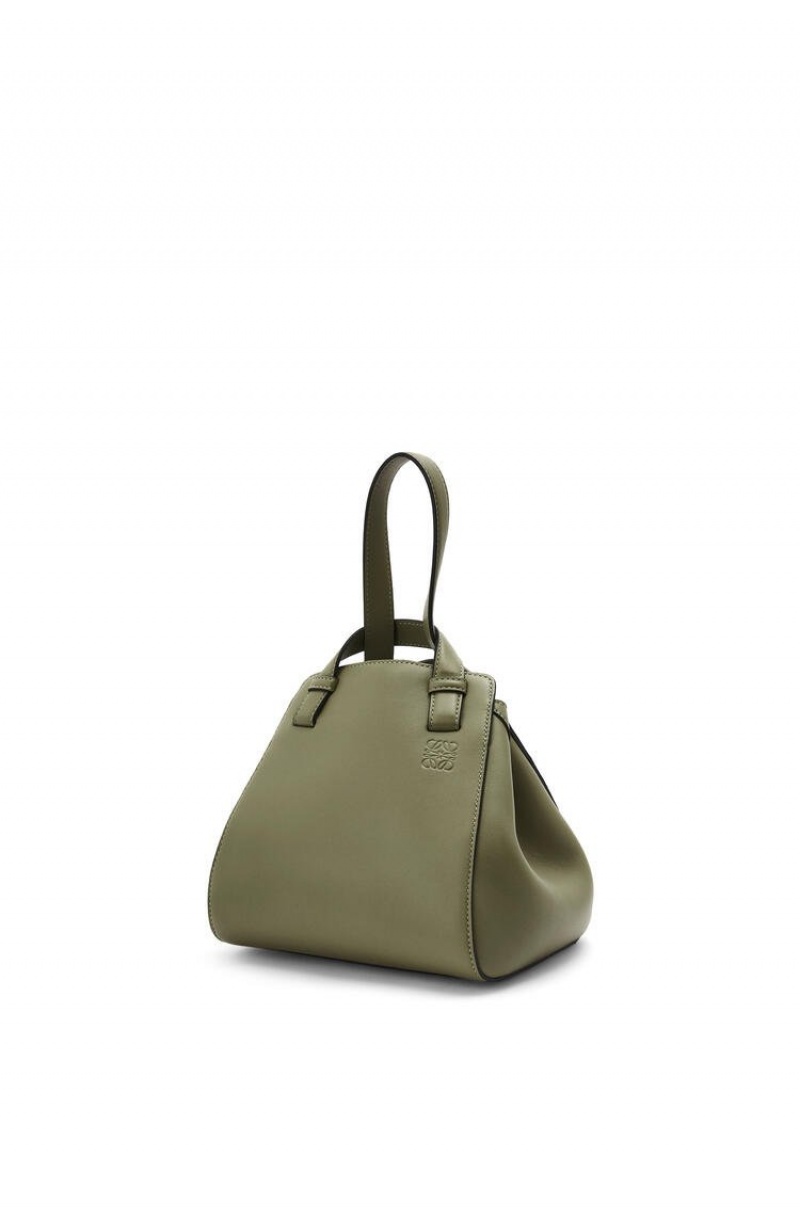 Bolsa De Hombro Loewe Hammock Nugget bag in nappa calfskin Mujer Verde | 265IBVDQN