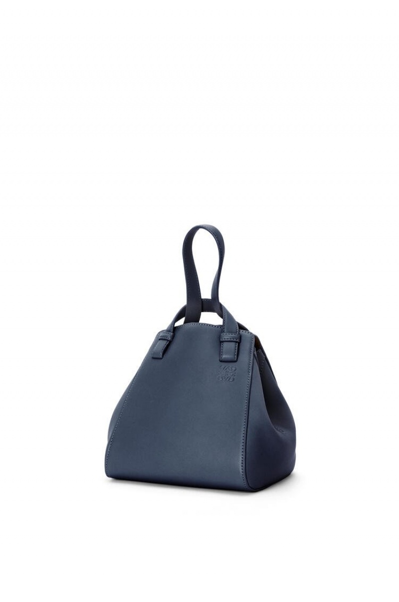 Bolsa De Hombro Loewe Hammock Nugget bag in nappa calfskin Mujer Azul Marino Oscuro | 194ZOWUDS