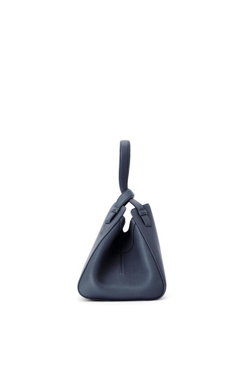 Bolsa De Hombro Loewe Hammock Nugget bag in nappa calfskin Mujer Azul Marino Oscuro | 194ZOWUDS