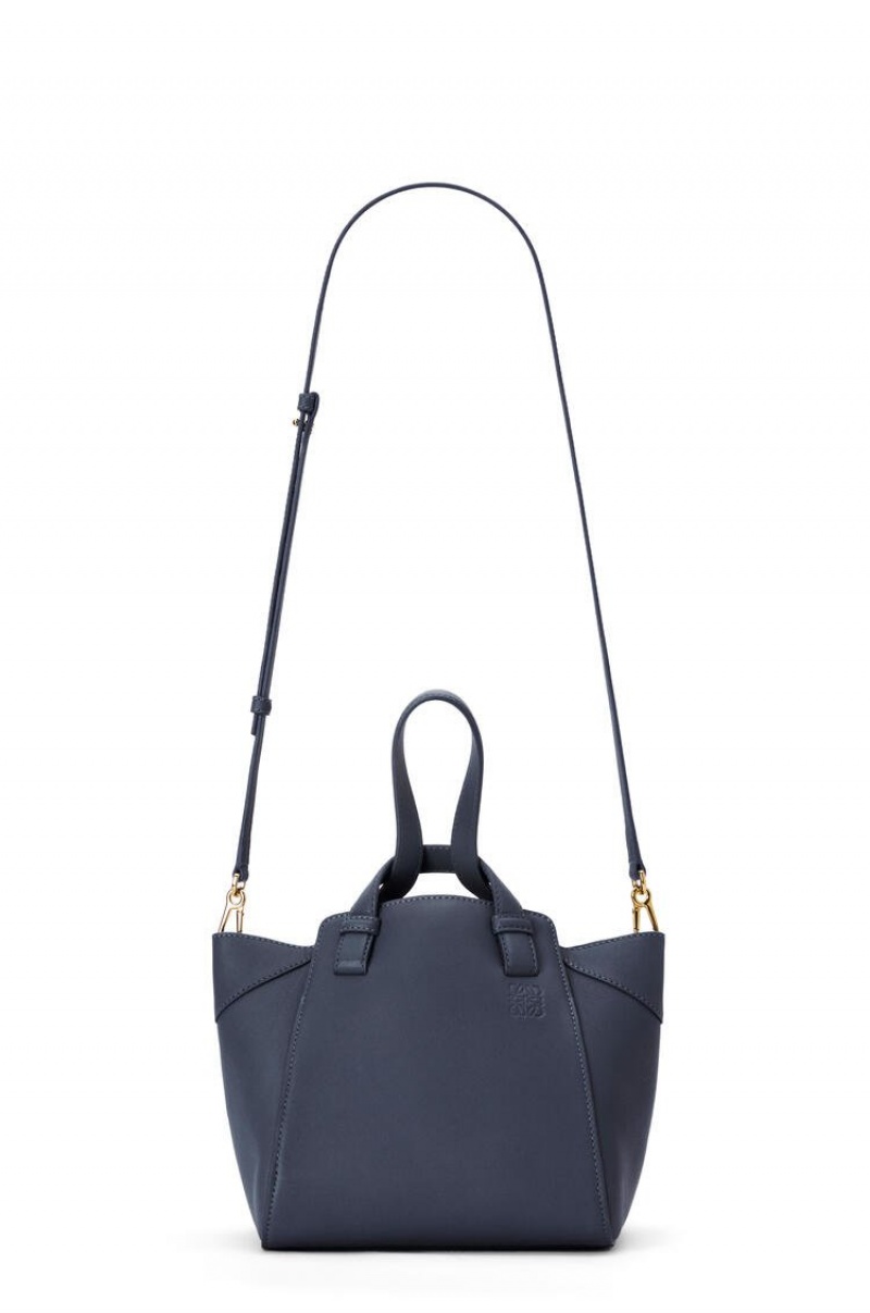 Bolsa De Hombro Loewe Hammock Nugget bag in nappa calfskin Mujer Azul Marino Oscuro | 194ZOWUDS