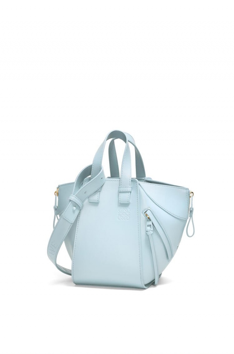 Bolsa De Hombro Loewe Hammock compact bag in satin calfskin Mujer Aquamarine | 219JDBNEA