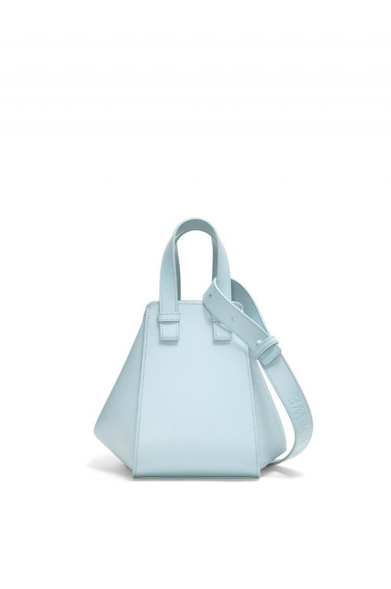 Bolsa De Hombro Loewe Hammock compact bag in satin calfskin Mujer Aquamarine | 219JDBNEA