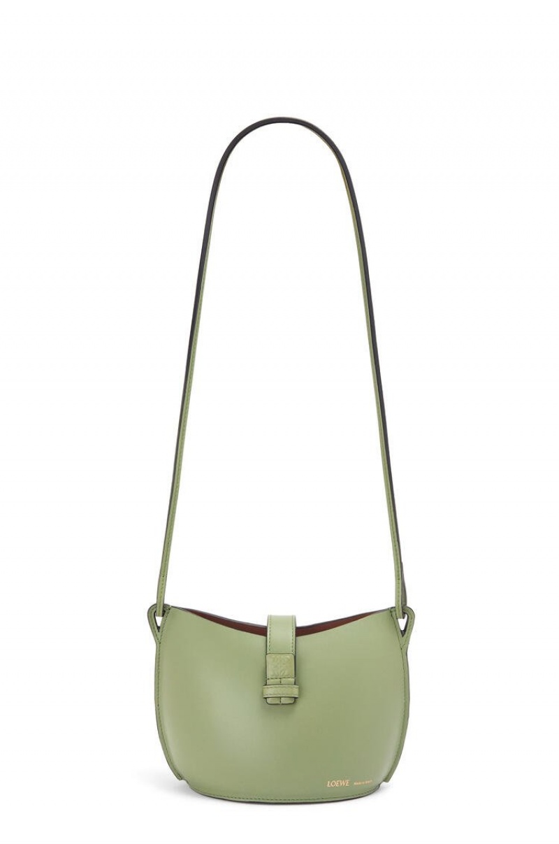 Bolsa De Hombro Loewe Moulded Bucket bag in calfskin Mujer Rosemary | 724TZNCVL