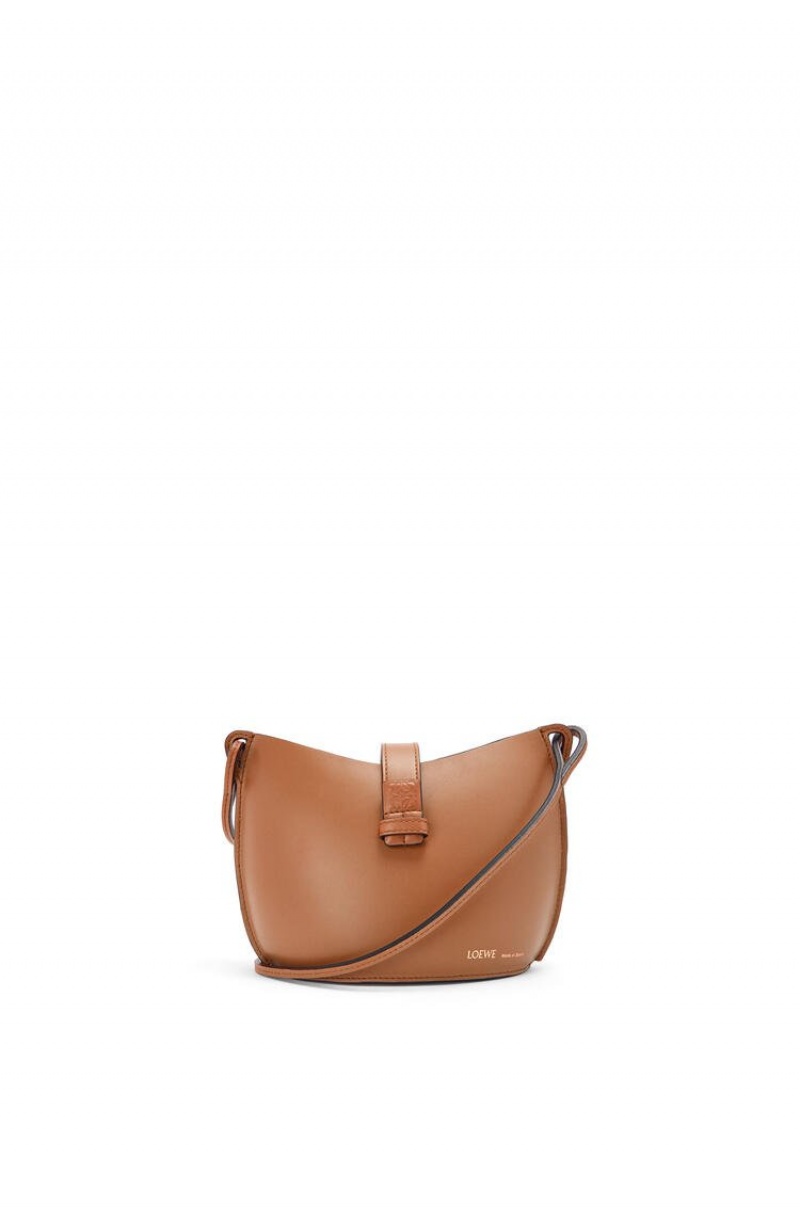 Bolsa De Hombro Loewe Moulded Bucket bag in calfskin Mujer Tan | 740JFNHUY