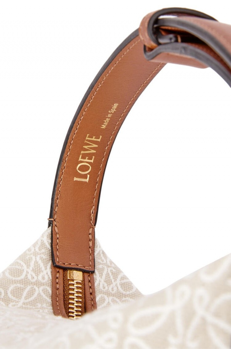 Bolsa De Hombro Loewe Small Cubi bag in Anagram jacquard and calfskin Mujer Ecru / Tan | 274NIVFGT