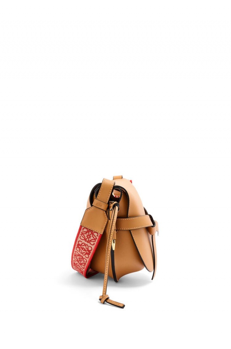 Bolsa De Hombro Loewe Small Gate bag in soft calfskin and jacquard Mujer Warm Desert | 296LROIAH