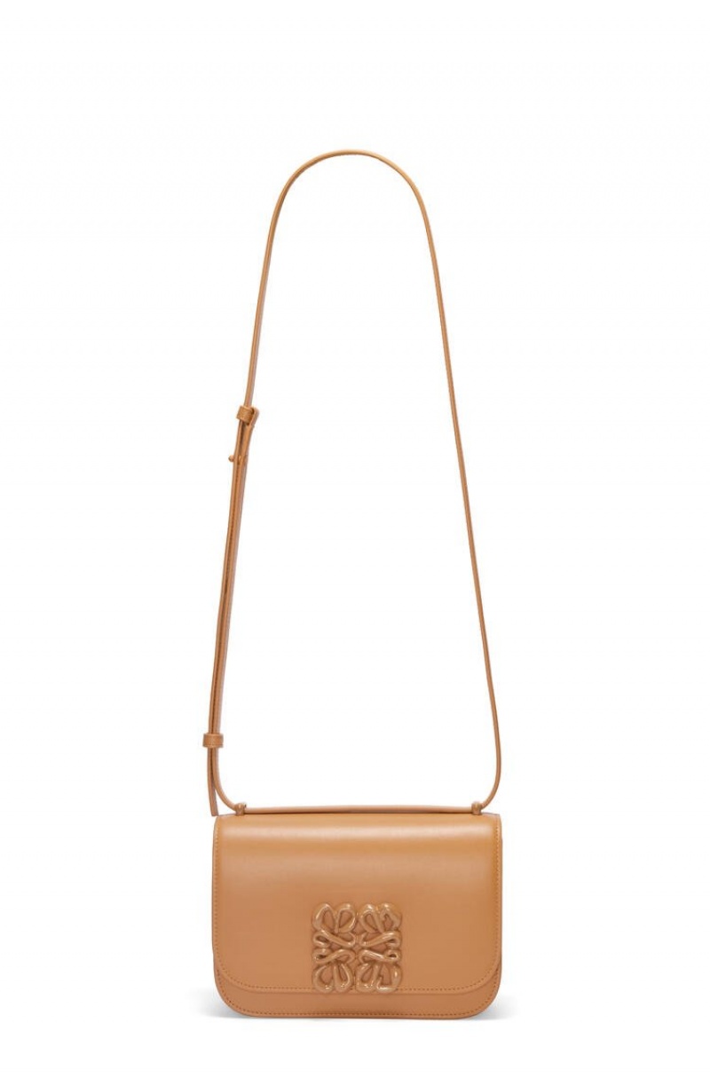 Bolsa De Hombro Loewe Small Goya bag in silk calfskin Mujer Warm Desert | 078LMZIJU