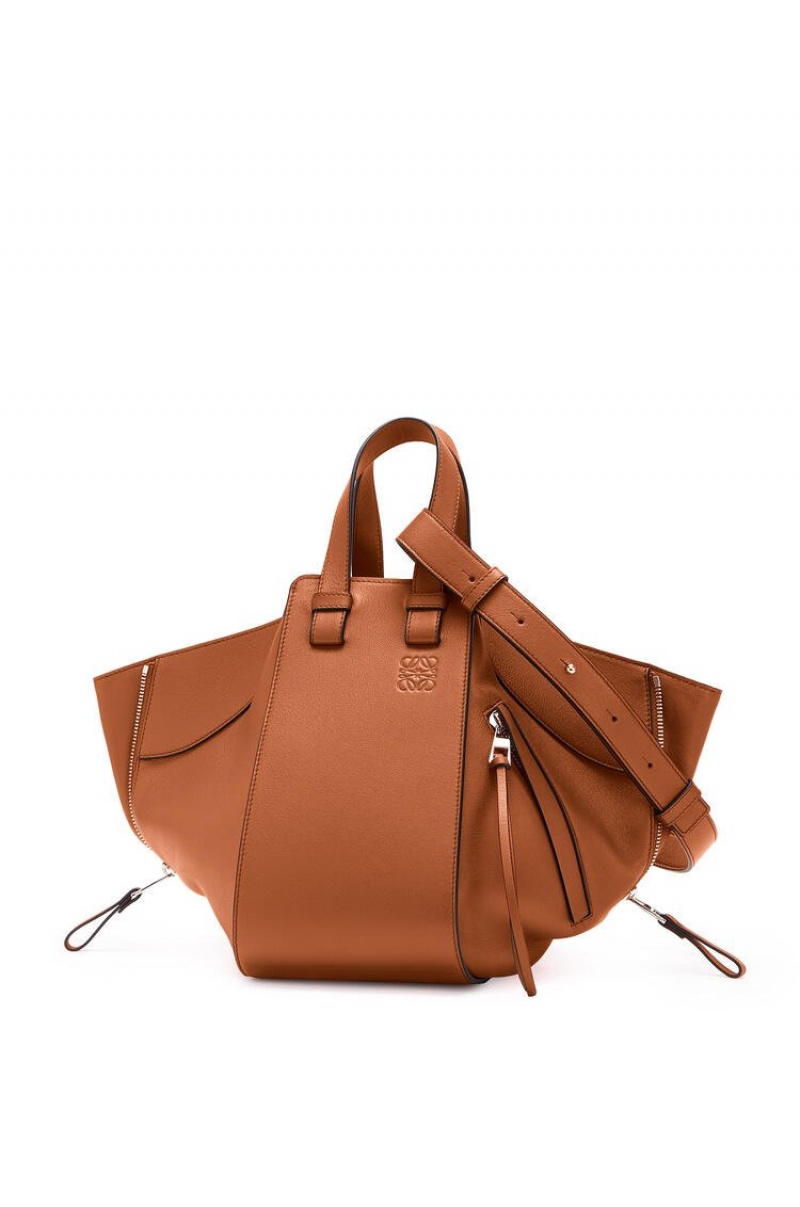 Bolsa De Hombro Loewe Small Hammock bag in classic calfskin Mujer Tan | 084BYKGHU