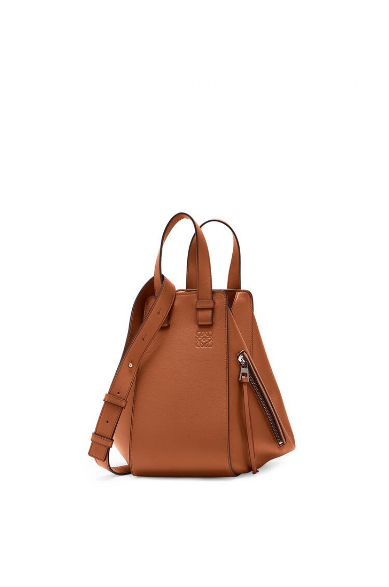 Bolsa De Hombro Loewe Small Hammock bag in classic calfskin Mujer Tan | 084BYKGHU