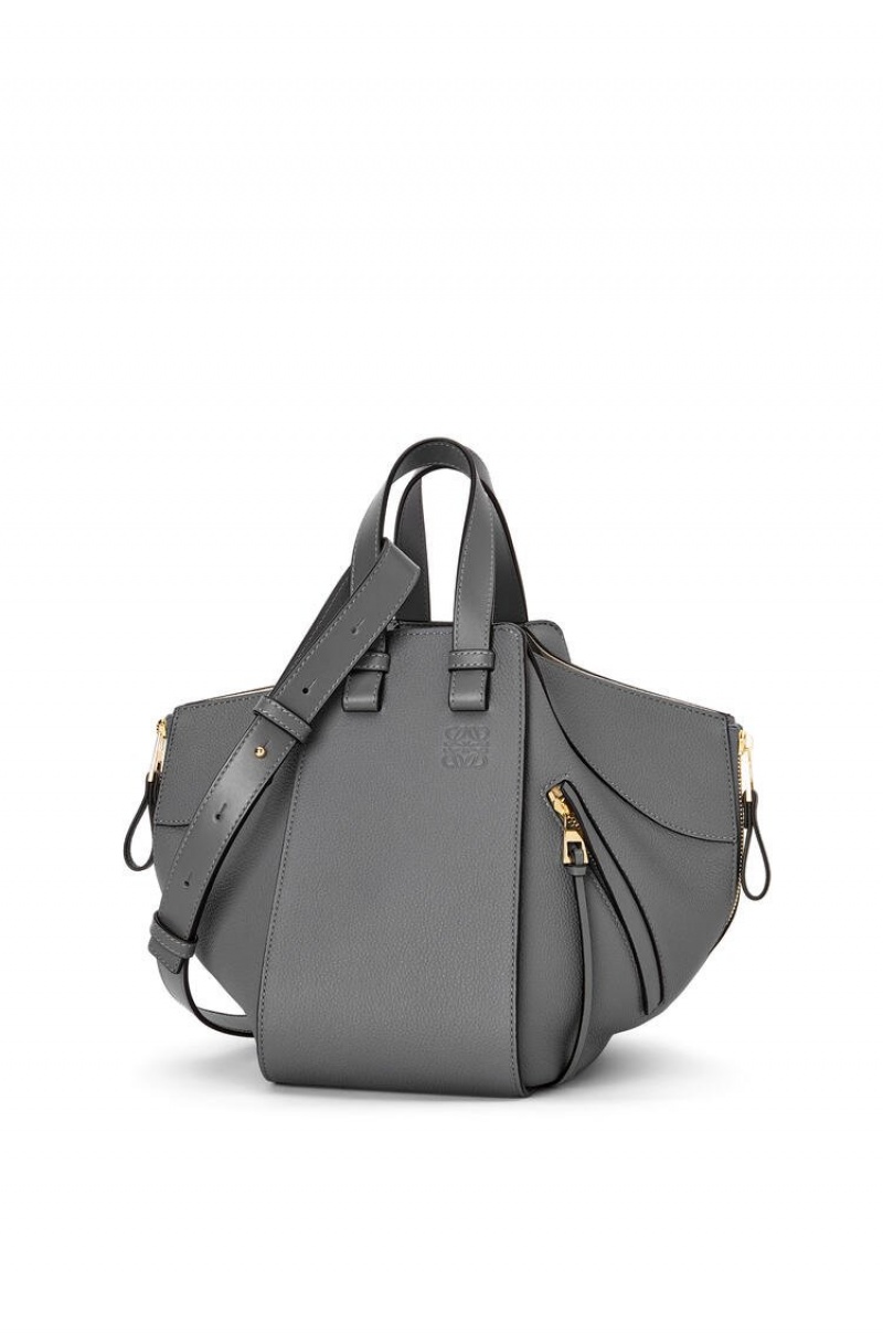 Bolsa De Hombro Loewe Small Hammock bag in soft grained calfskin Mujer Gris | 098TRXBAK